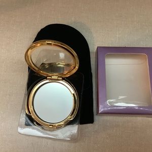 Compact Elegant Mirror